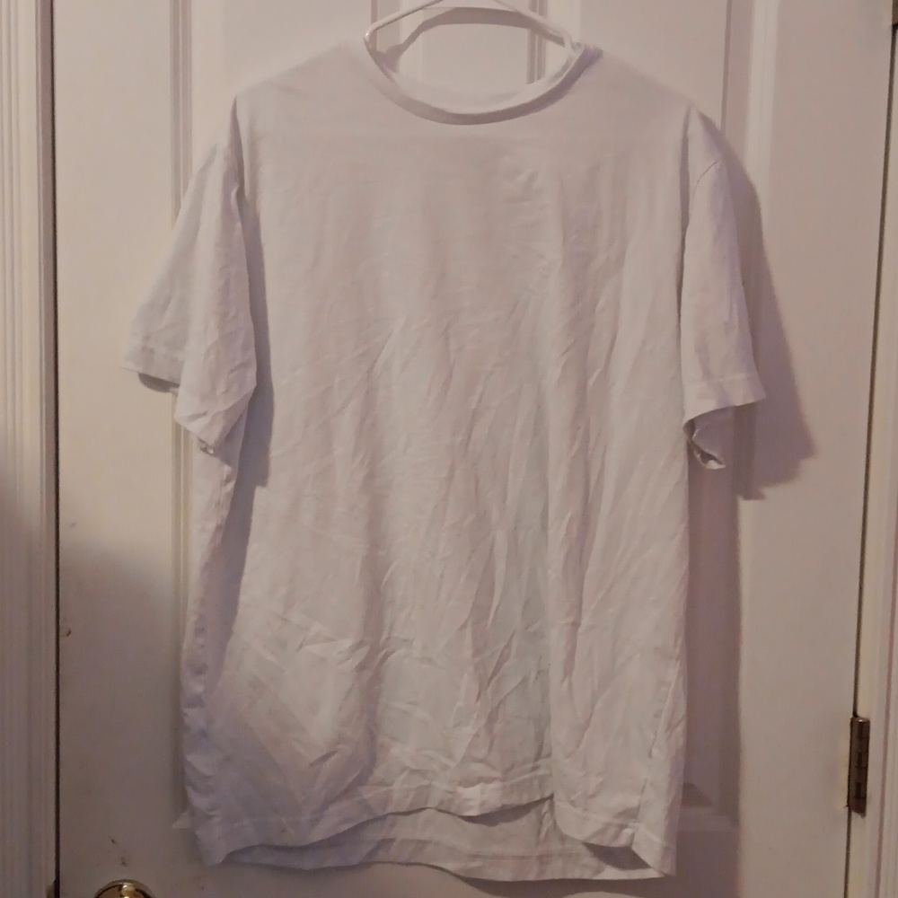 White tee-shirt